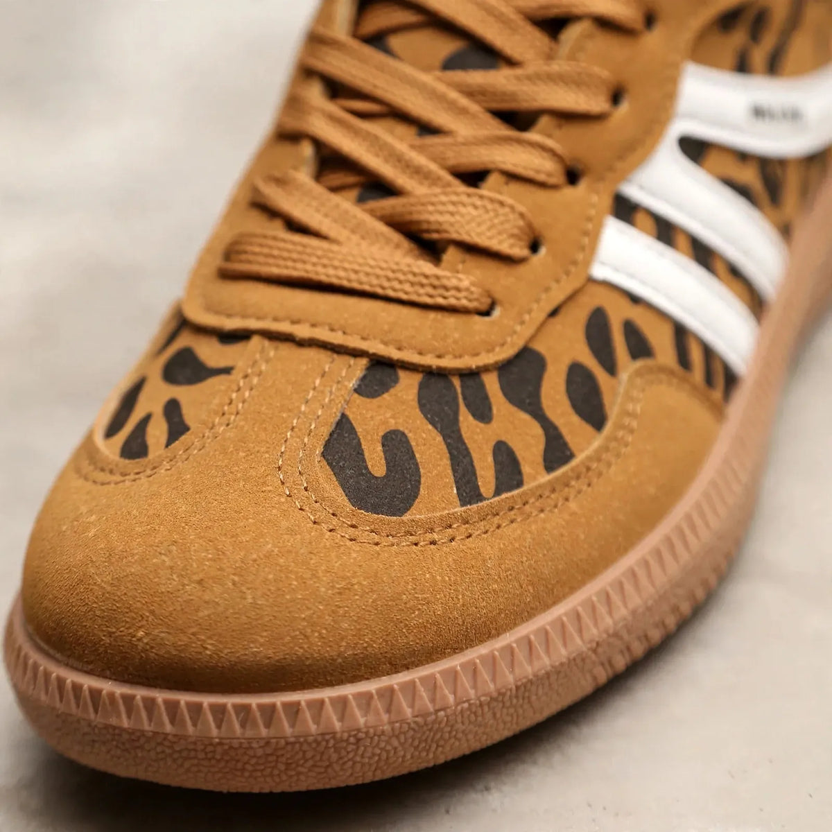 Pavlune - Sneaker Mit Schnürung Im Retro-Look Spaziergänge In Der Stadt Und Lange Wege Zu Fuß